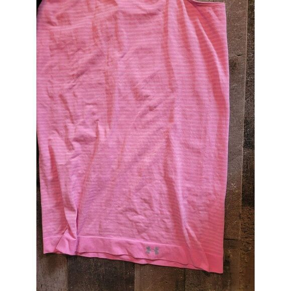Women's pink Under Armour tank top Medium heat wear - Picture 2 of 5